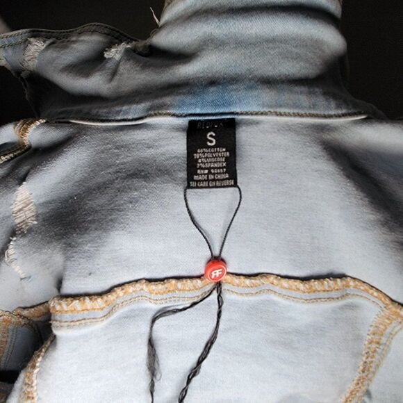 Redfox Womens Blue Fringe Distressed Collared Cropped Denim Jacket Size Small - Picture 2 of 6